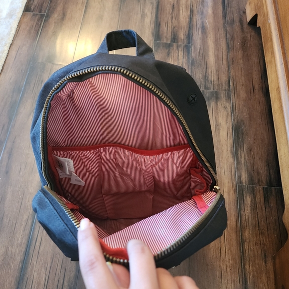 Herschel Classic Backpack - Picture 4 of 6